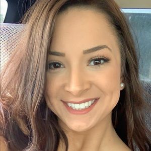 Meet your Posher, Jenn